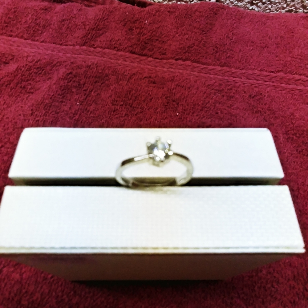 Ashlynn avenue ring